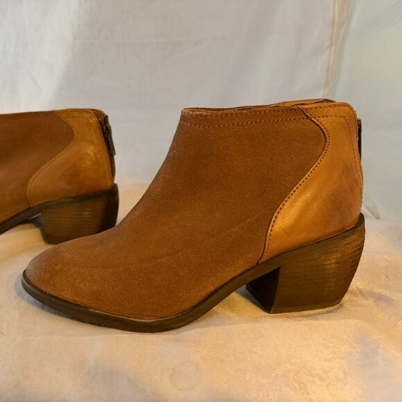 Charles by Charles David Yasmin Cognac Suede Booties Women Size 5.5 NIB - Picture 3 of 8